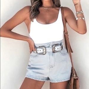 Highwaisted Double Buckle Denim Shorts - Blue